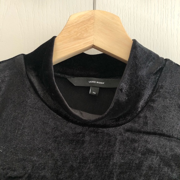 Vero Moda Velvet High-Neck Top - Picture 3 of 4